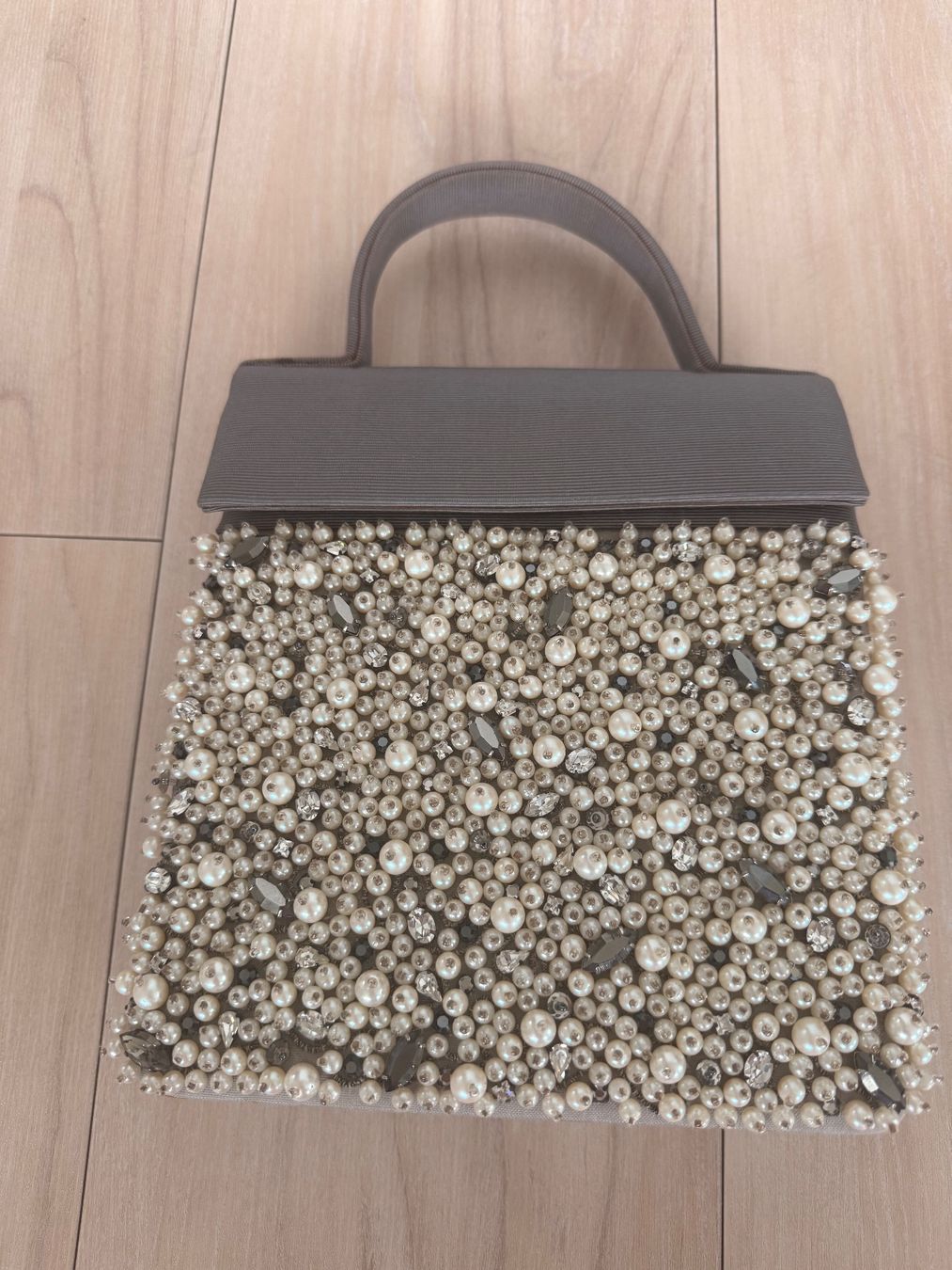 Taschen für Damen: Handtasche mit Perlen, Grau – Gebraucht aus Zollikon von dorean 5