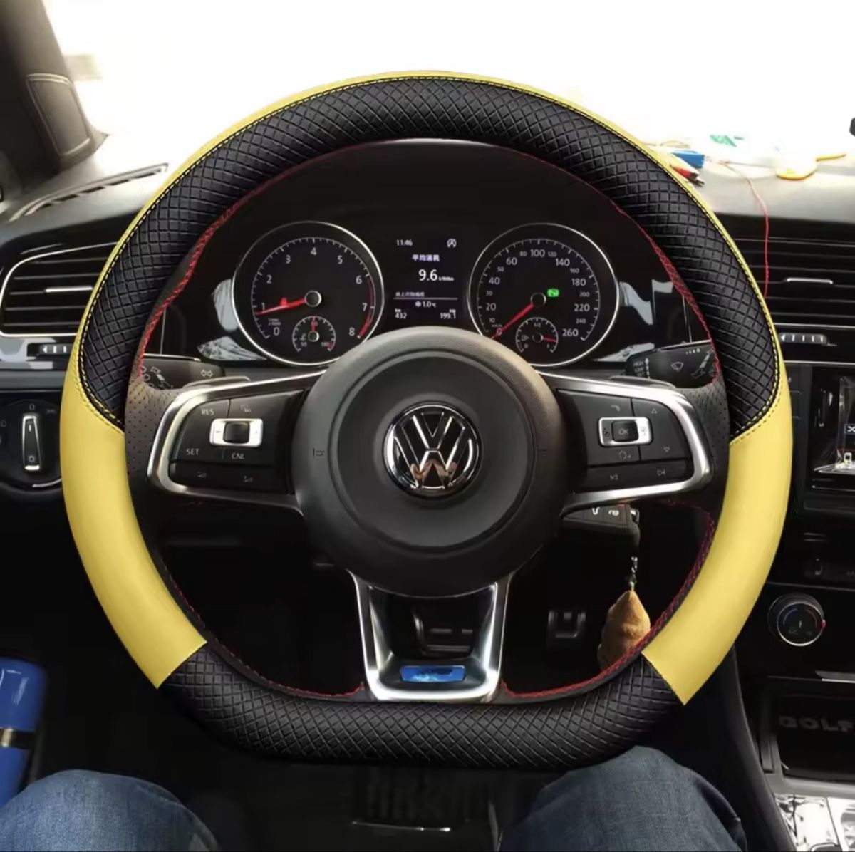Volkswagen Accessori per altri veicoli: Neue VW gelbe Lenkradabdeckung – Nuovo e nell'imballaggio originale da Sierre venduto da Martoufo