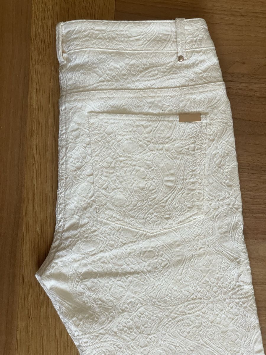 Pantalons: Pantalon blanc/crème 7/8taille 36 – D'occasion à Fribourg par Mymikrakra01 1