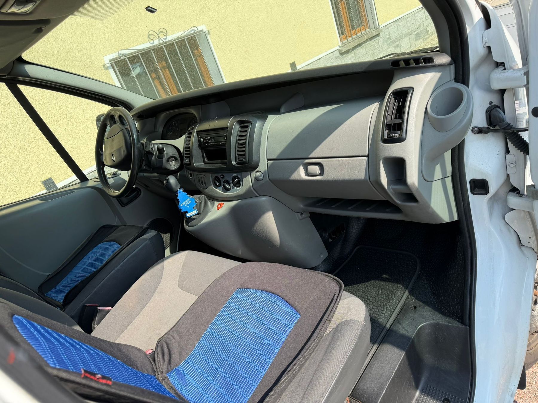 Renault Nutzfahrzeuge: Renault Trafic T29 – Gebraucht aus Bellinzona von AndreaMartinovic 3