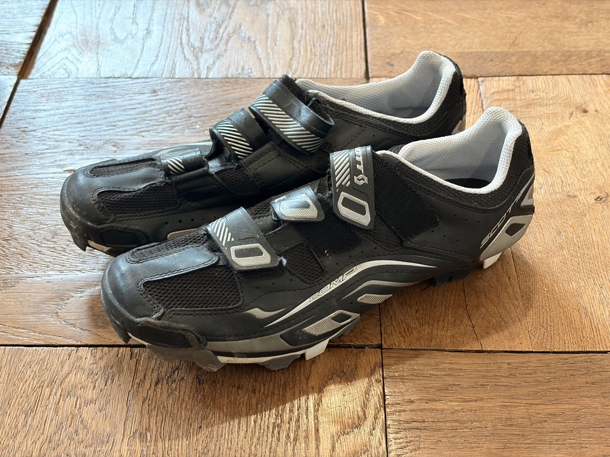 Scott Chaussures hommes: Veloschuhe MTB Schuhe Scott 42 – D'occasion à Bern par chasingpeaks