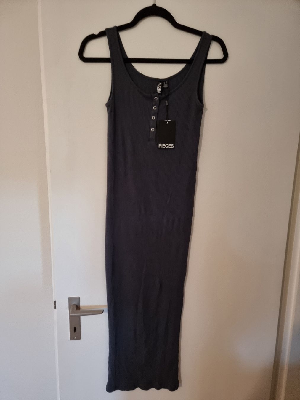 Pieces Kleider: Pieces Sommerkleid Gr. S – Neu und originalverpackt aus Altstätten SG von melii._.98