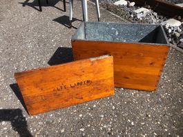 Grosse Holzkiste mit Deckel, Industrial Design, „Alte Lappen