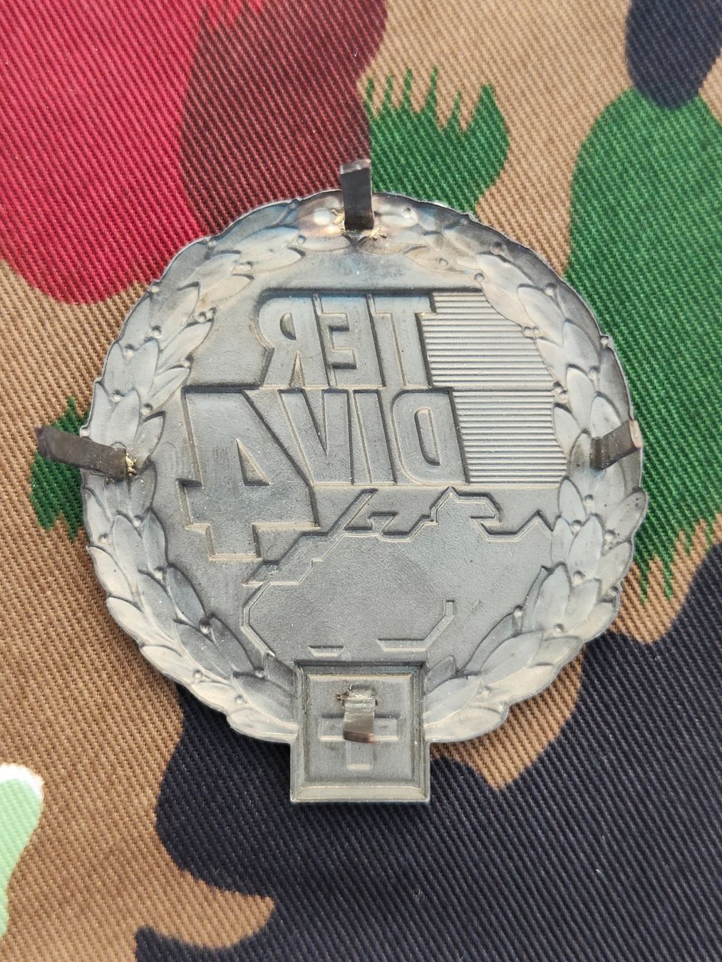 Placchette & Badge: Béretemblem Territorialdivision 4, Variante 2, neuwertig – Usato da Bauma venduto da SwissMilitaria 1