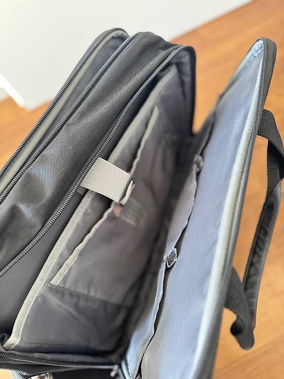 Sacs: Targus Laptoptasche mit Schultergurt  schwarz – D'occasion à Lachen SZ par viki_huber 2