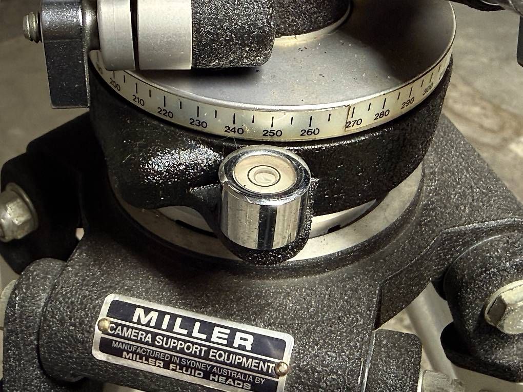 Stative & Stativköpfe: Video-Studio-Stativ von Miller (Vintage) – Gebraucht aus Bleiken von patpourri 2