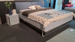 Neuwertiges Designer-Bett 180x200cm Neupreis 9'500chf