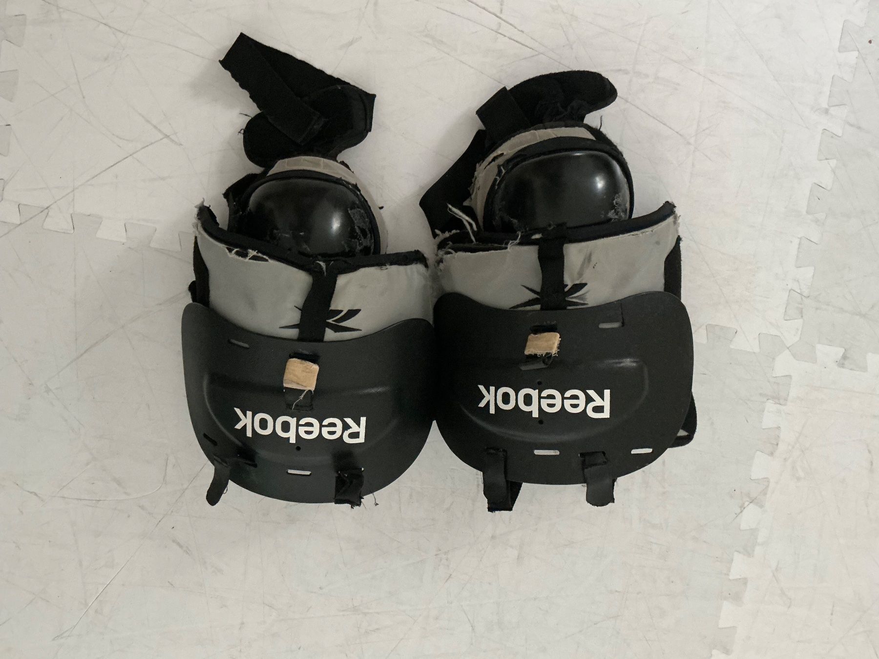 Protezioni & Imbottiture: Genouillères gardien Reebok Pro senior – Usato da Bulle venduto da nei_xq8r