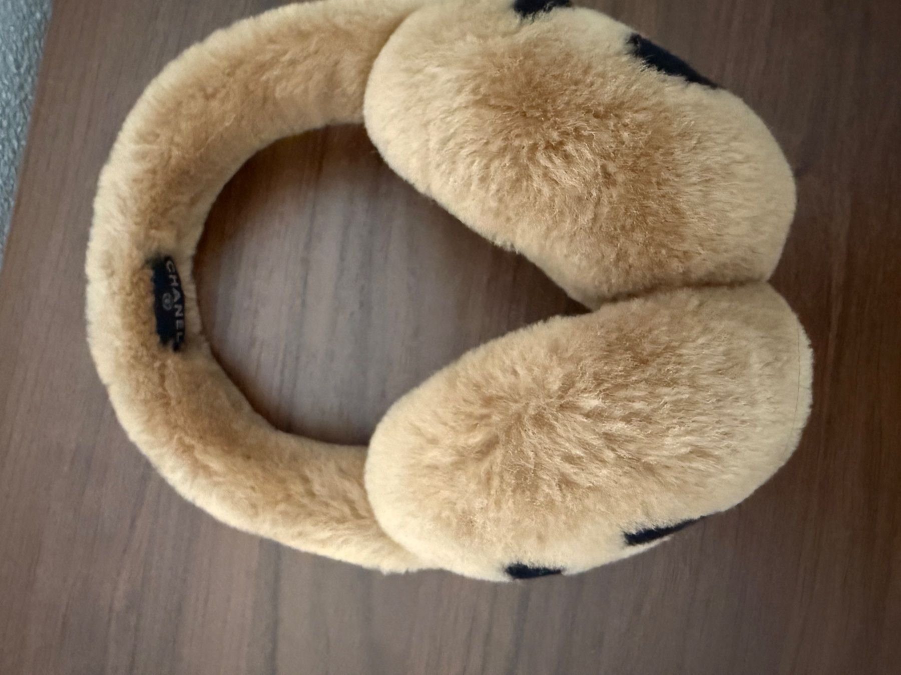 Chanel Copricapi, berretti & cappellini: Chanel Ohrenwärmer – Nuovo (secondo la descrizione) da Embrach venduto da Gsab 5
