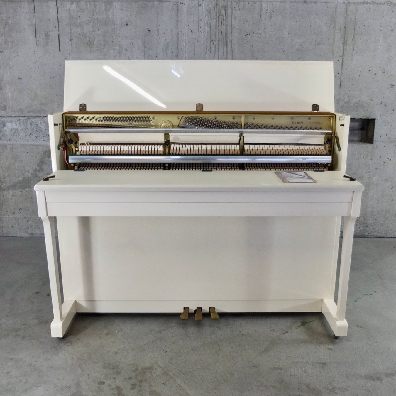 Yamaha Strumenti musicali: Klavier Yamaha E110N, weiss poliert – Usato da Basel venduto da Brocki-auf-dem-Wolf 4