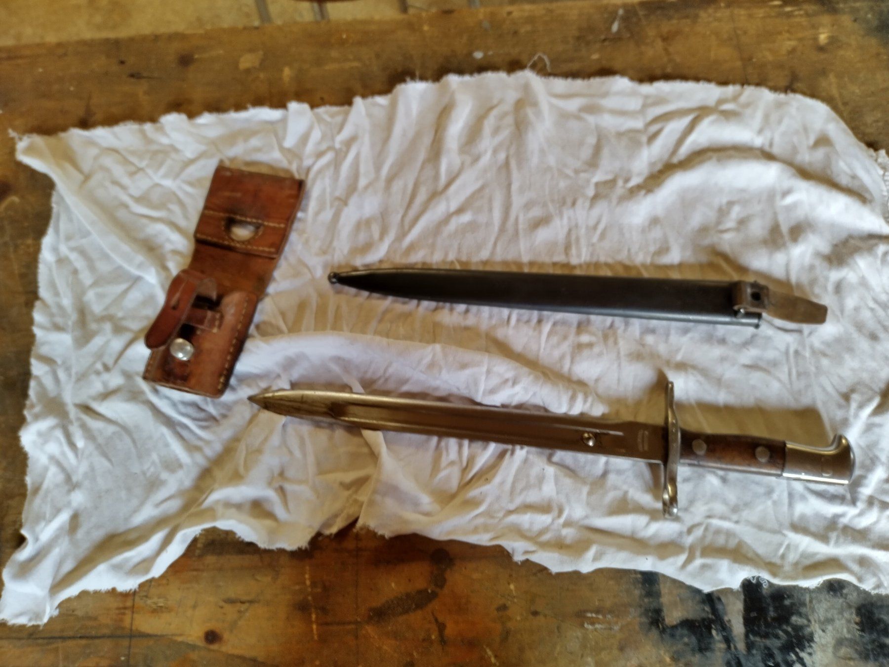 Armes blanches: Bajonett mit Scheide und Portepee, nummeriert – D'occasion à Eiken par Johnboy8