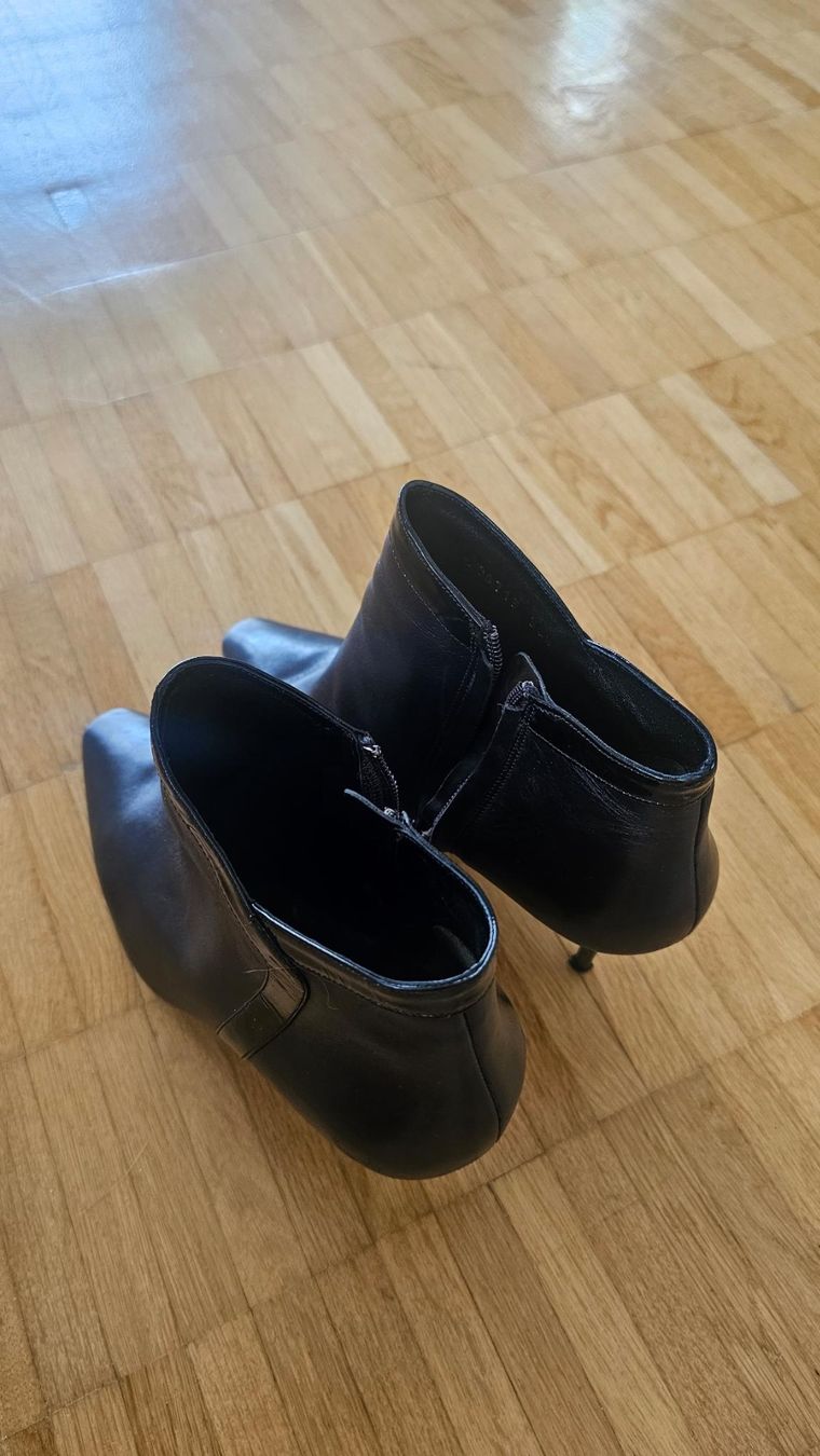 Alexander Mcqueen Chaussures femmes: Alexander McQueen Leder Stiefeletten Gr. 38.5 – D'occasion à ZUMIKON par 99aes 1