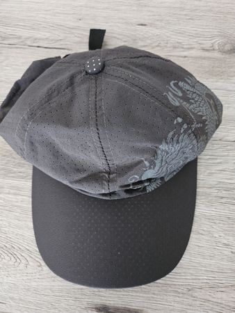 Kappe mit Drachenmotiv grau atmungsaktiv einstellbar