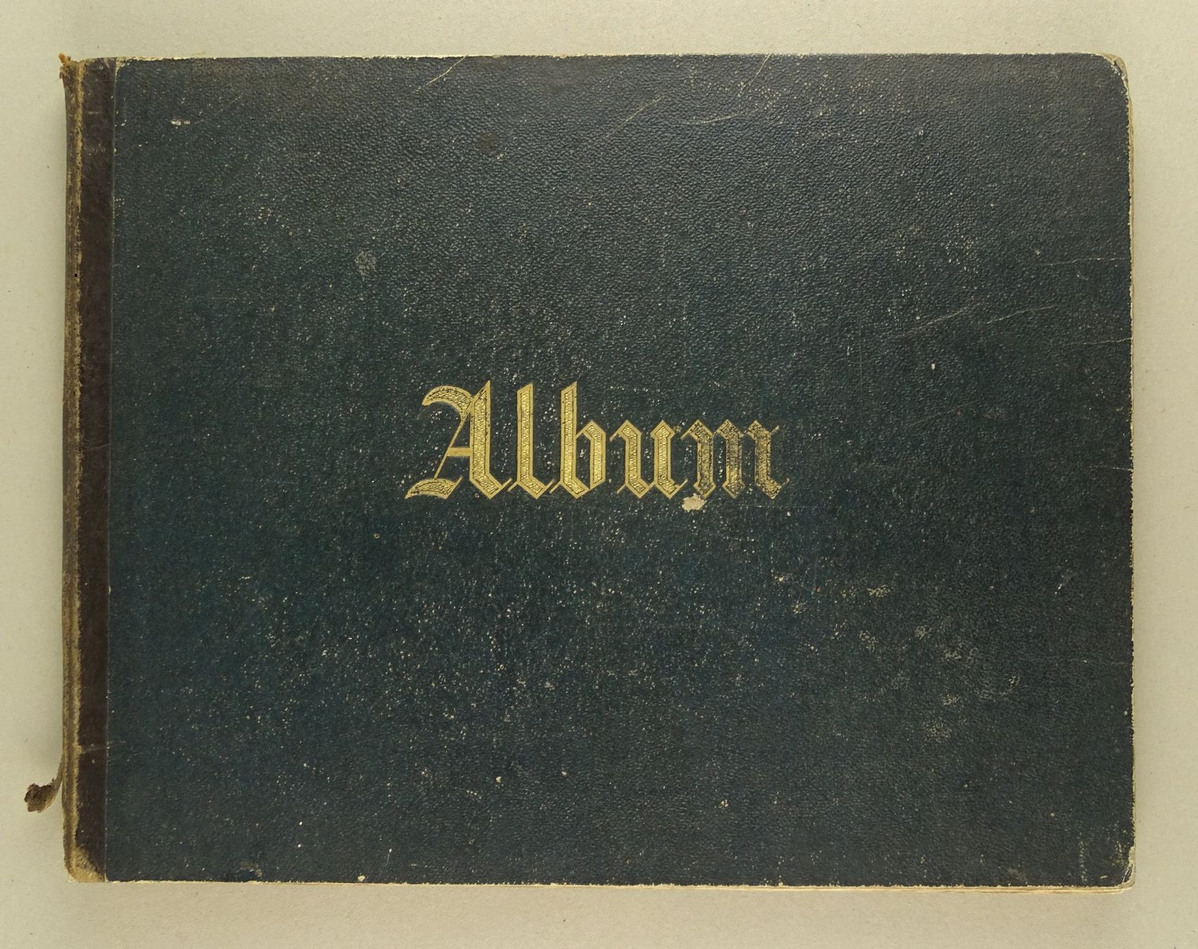 Libri: ALBUM MIT EINGEKLEBTEN BLUMENLITHOGRAPHIEN, BIEDERMEIER – Usato da Grüningen venduto da Kartensammler 1