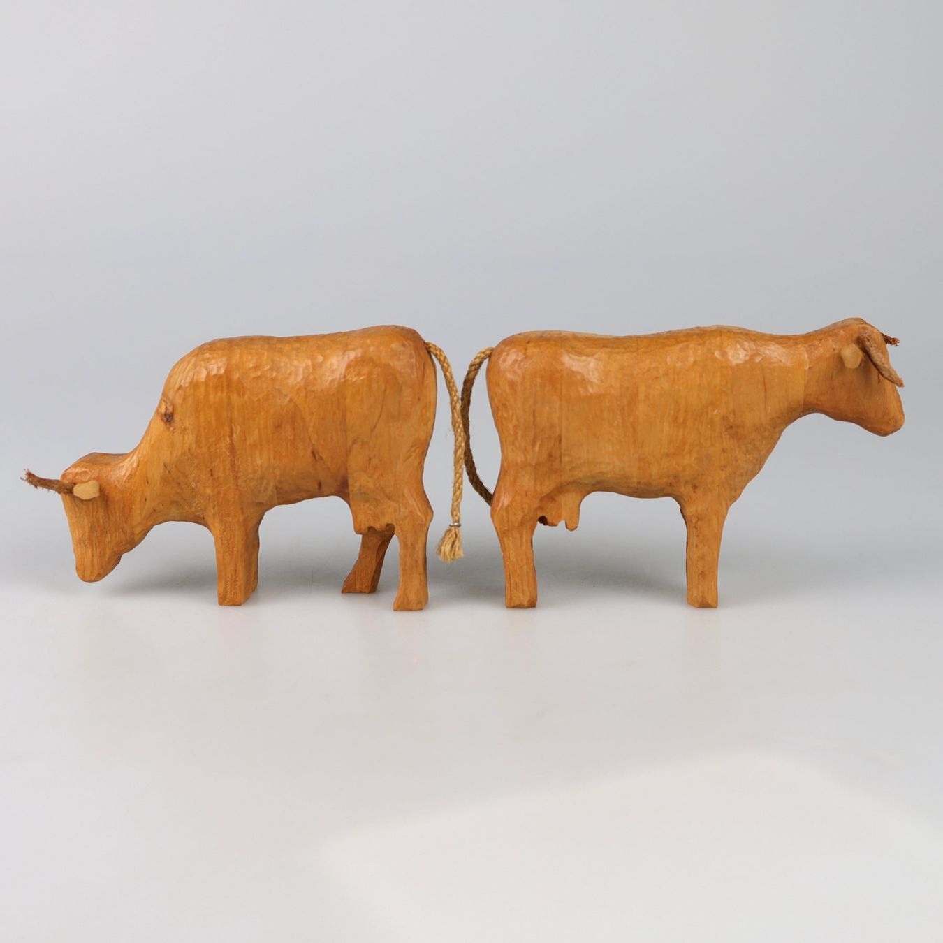 Figuren: Traditionelle Schweizer Holzkühe "Chüeli" – Gebraucht aus Volketswil von brockipfannenstil 2