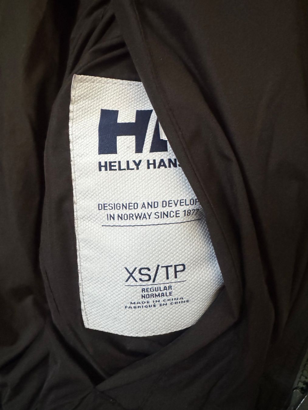 Jacken: Helly Hansen | Winterjacke✨ – Gebraucht aus Küsnacht ZH von cupcake11 2