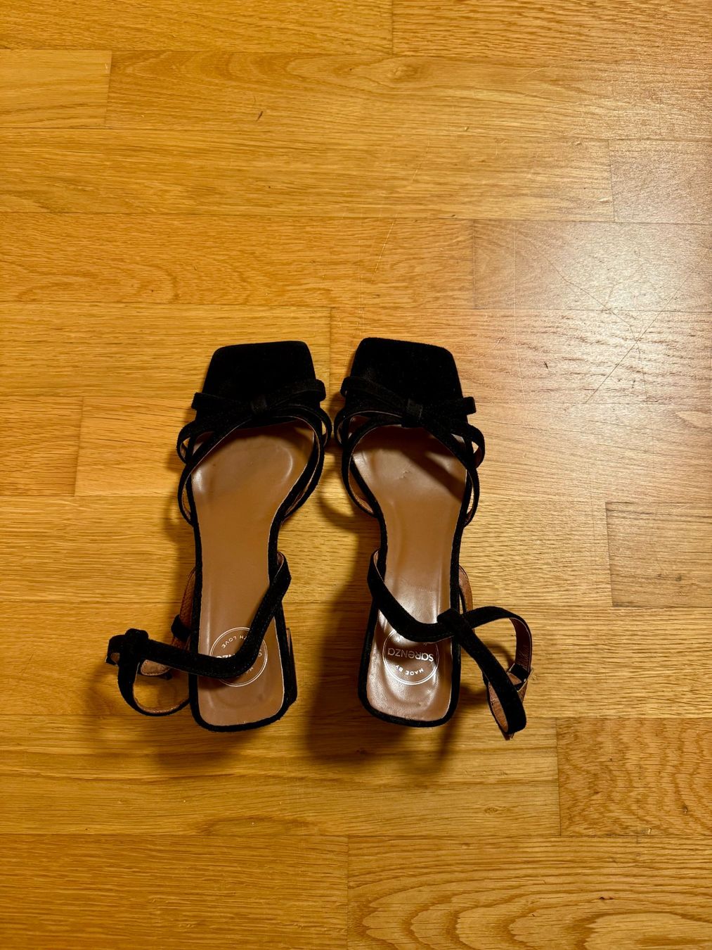 Scarpe da donna: Schwarze Sandaletten Sarenza – Usato da Wettingen venduto da AskaB
