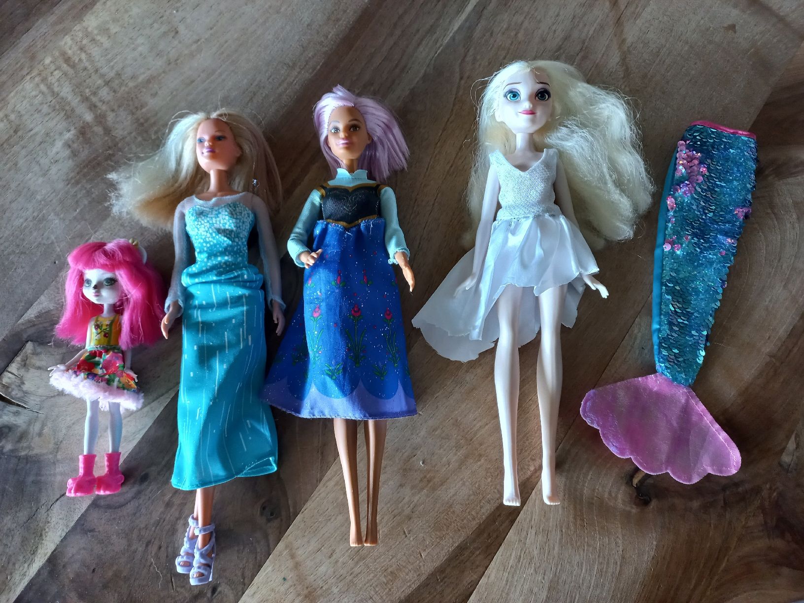 Poupées: diverse Barbiepuppen – D'occasion à Süderen par Colline02