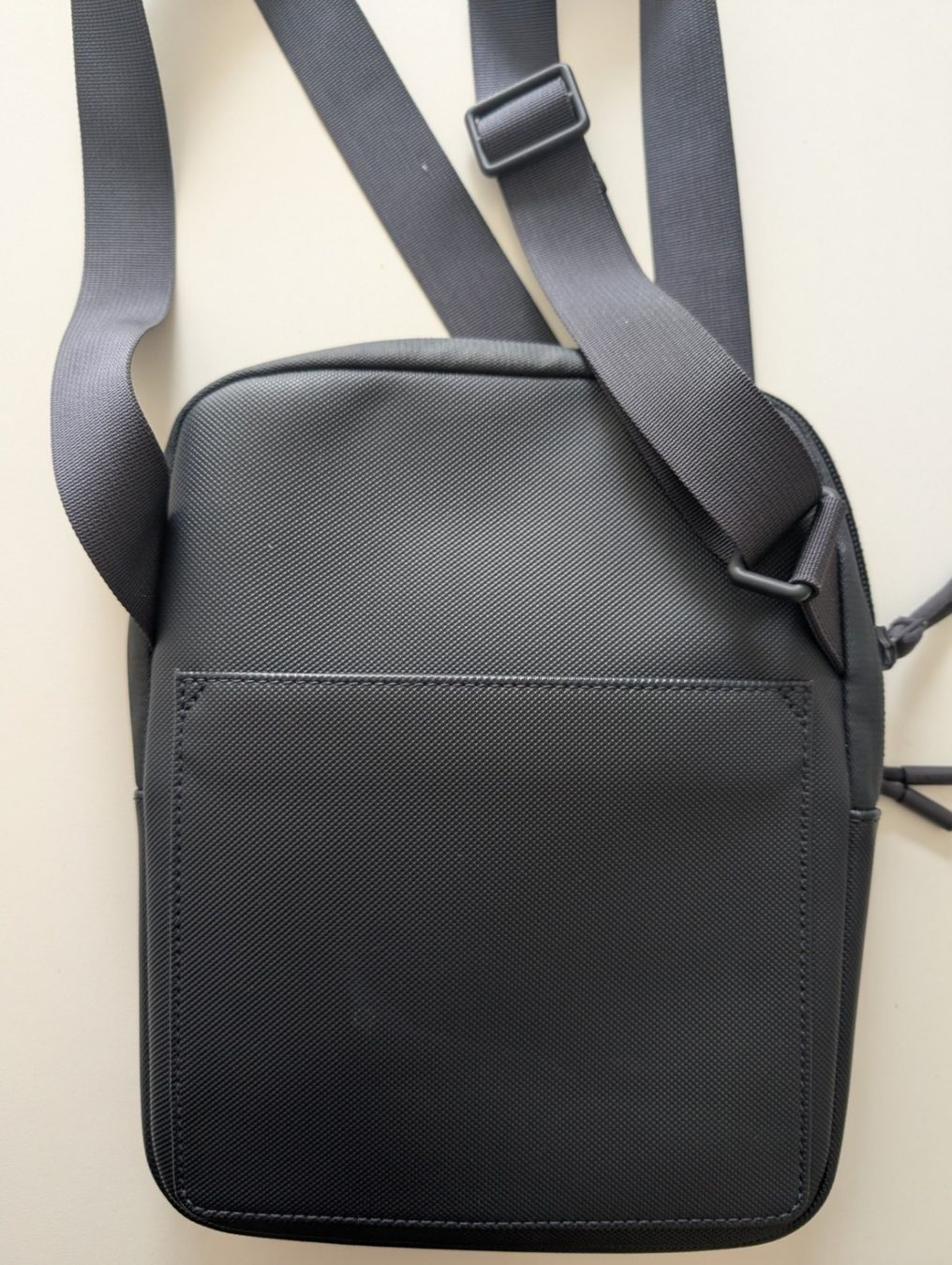 Lacoste Sacs: Lacoste Umhängetasche (defekt) – Défectueux à basel par lots789 1