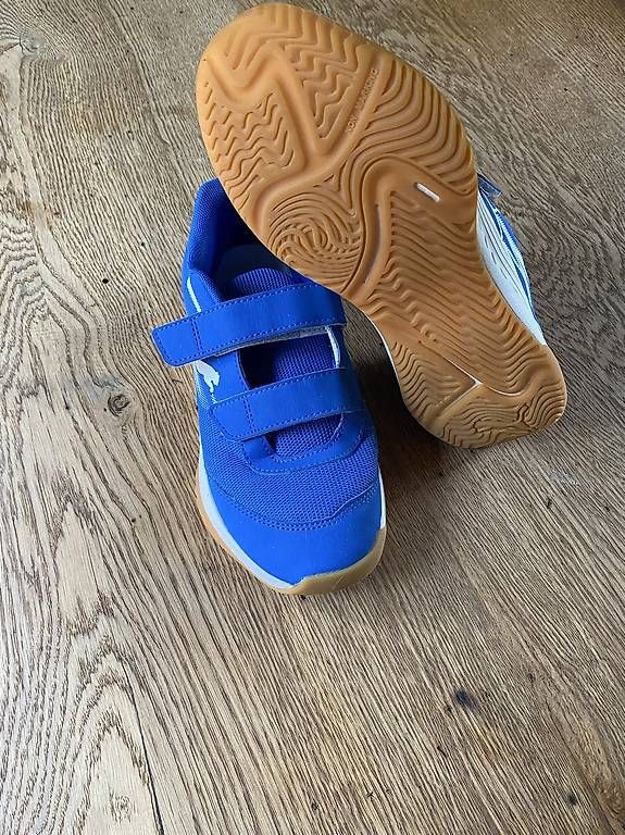 Adidas Schuhe für Jungen: Hallenturnschuh Gr 35 – Gebraucht aus Freienstein von chatlinsky 2