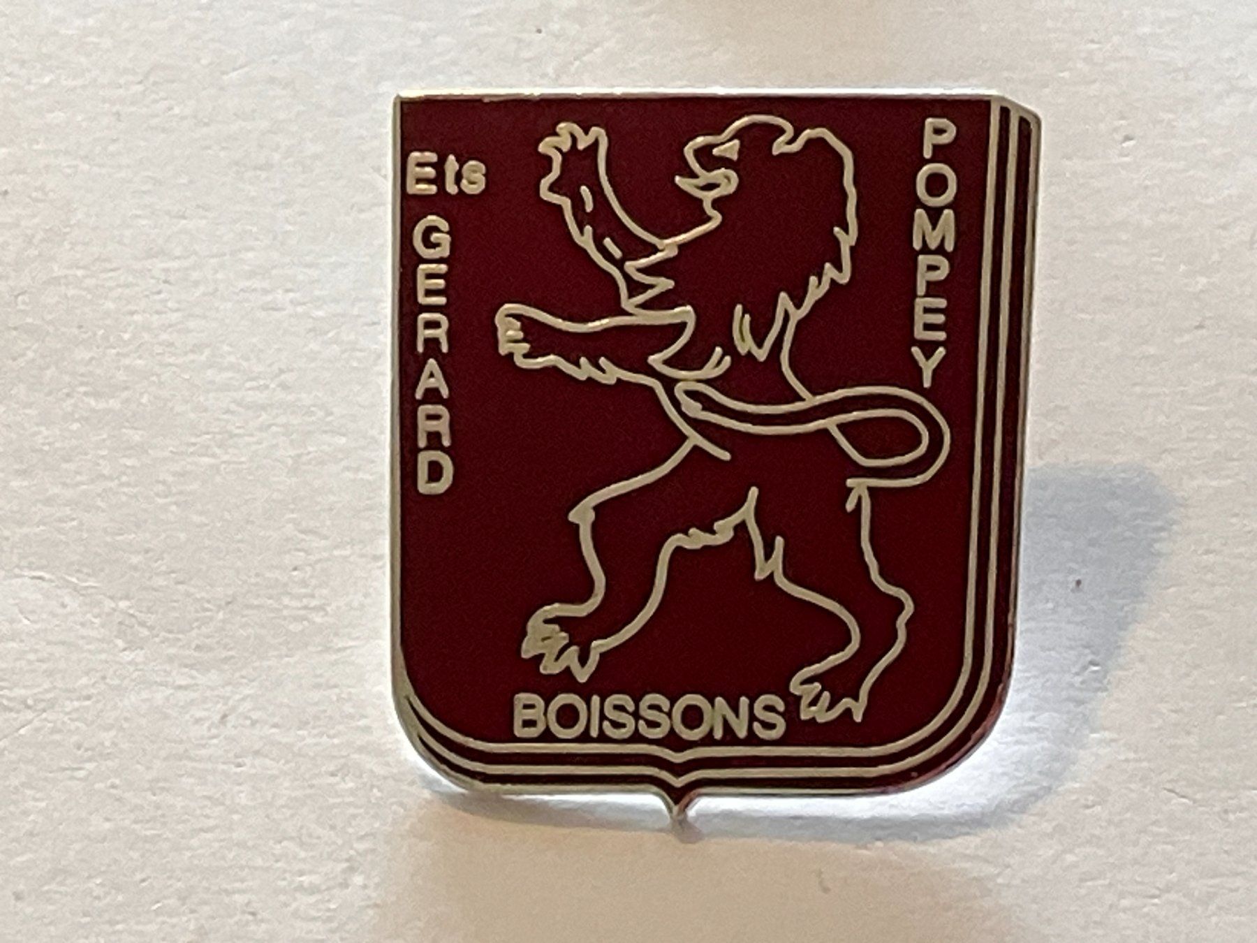 Placchette & Badge: 1 Pin Ets Gerard Pompey Boissons – Usato da Basel venduto da djwwpp