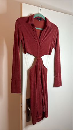 Burgundy Button-Down dress- Perfect for Fall Fashion!