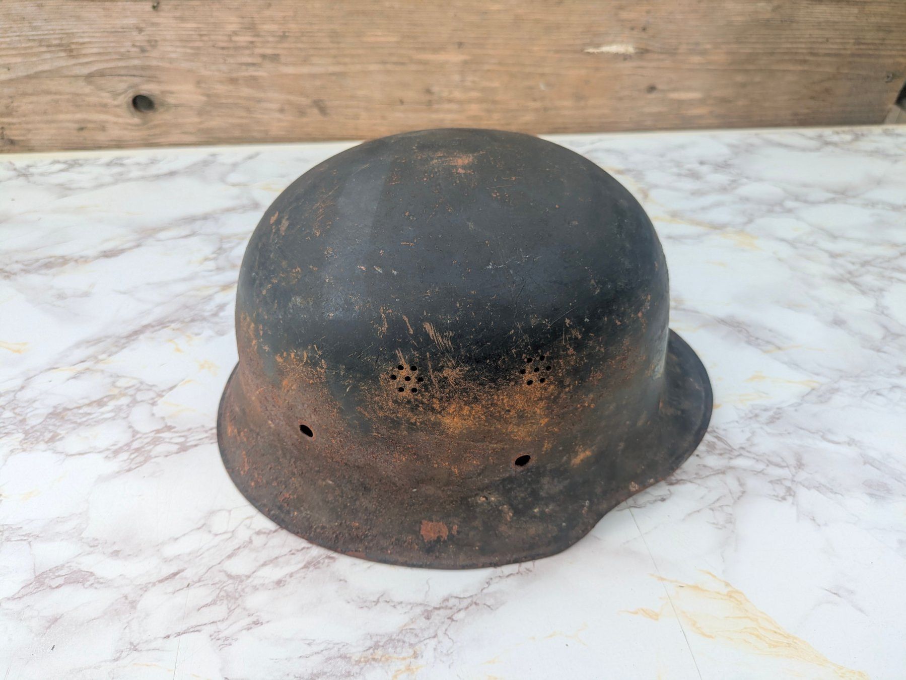 Uniformi & Effetti personali: Luftschutz Stahlhelm M34 "Stub Bill Visor" – Usato da Buttisholz venduto da ArmeeShopCH 7