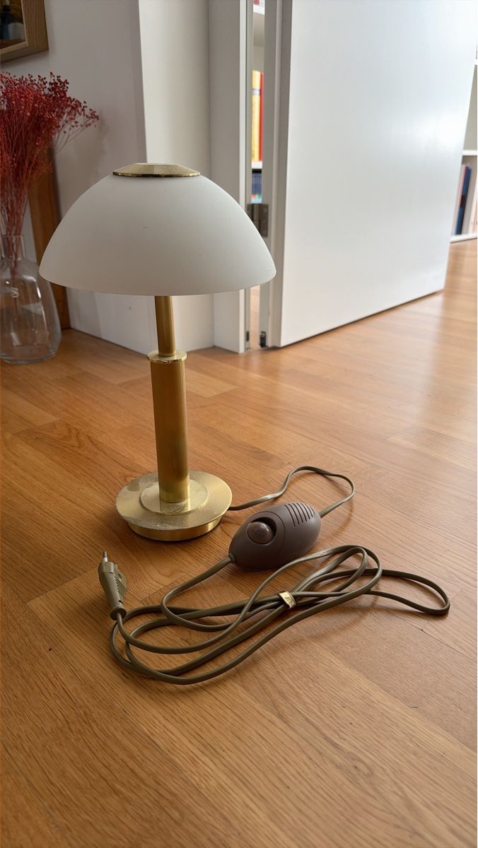 Lampen: Tischlampe mit Dimmer und Stecker gebraucht – Gebraucht aus Zürich von Akihikox3