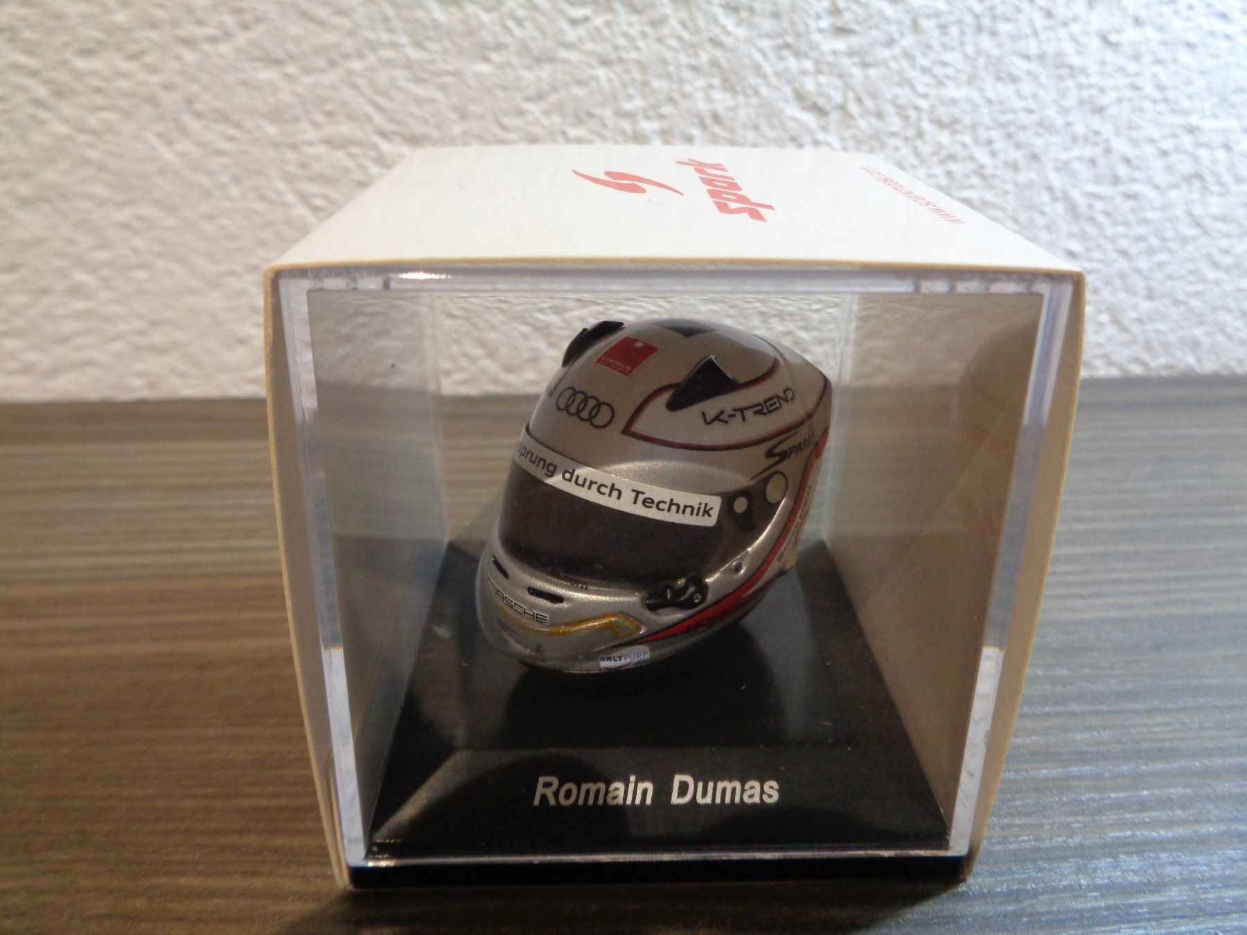Kit di modellismo & Modellini statici: Spark 1:8 Circuit Casque Romain Dumas Helm – Nuovo e nell'imballaggio originale da Reconvilier venduto da rallycar