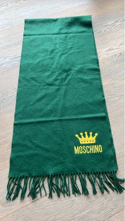 Moschino Schal in Grün mit Fransen - Warm für den Winter