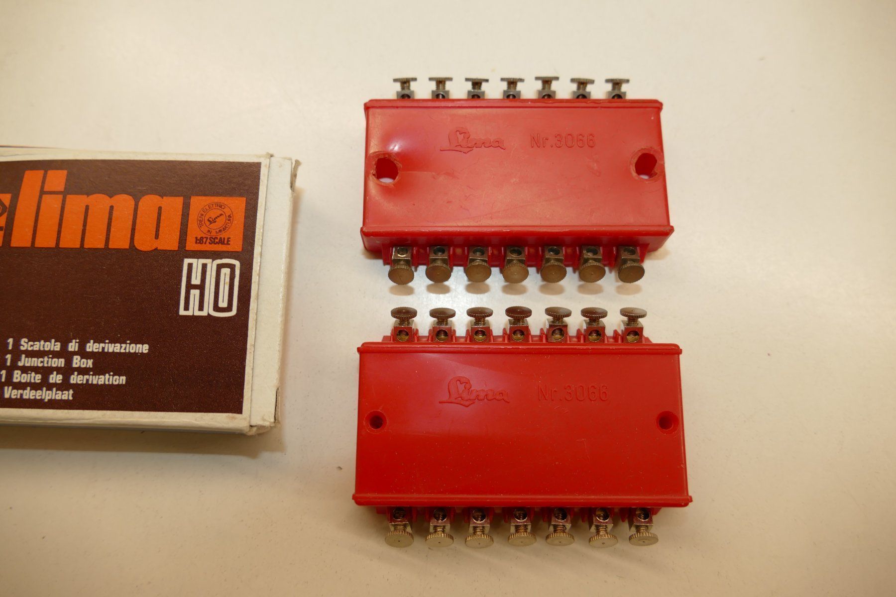 Lima Modellini di ferrovie: Lima H0: 2xJunction Box rot – Usato da Niederhasli venduto da rail-duerst 1