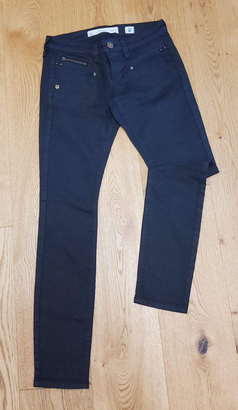 Lotti di vestiti: Kleiderpacket schwarz – Usato da Naters venduto da 3904Naters 3