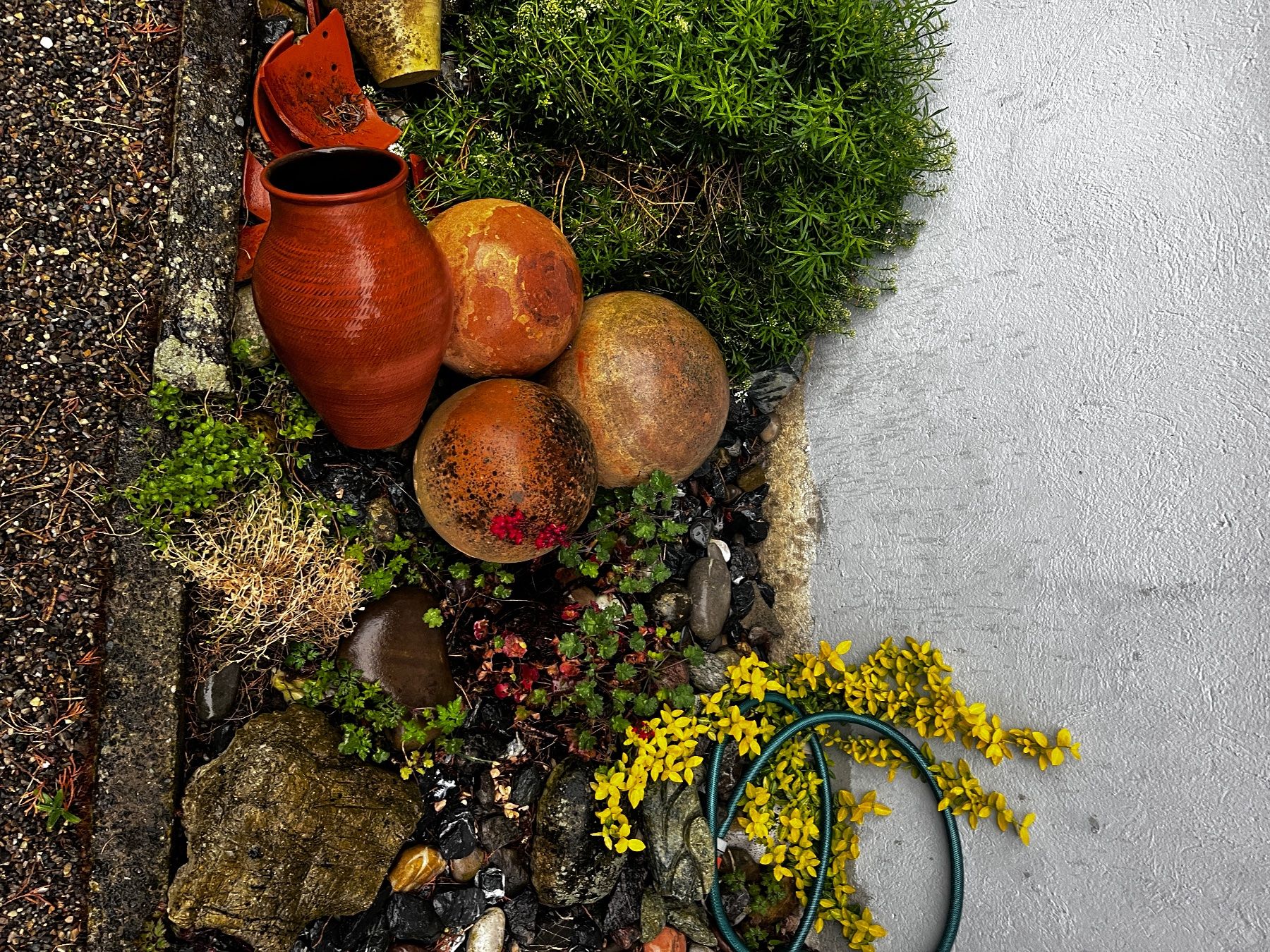 Tutte le decorazioni: Rustikale Gartendeko: Amphore und Kugeln aus Ton – Usato da Oberweningen venduto da Achille.3
