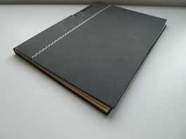 ein Album mit Kanada Briefmarken