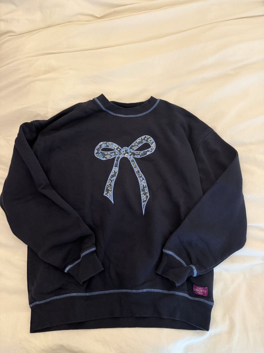 Maglioni & Felpe: Cotton On Pullover dunkelblau mit Schleife Grösse S – Usato da Luzern venduto da ern_7cvj