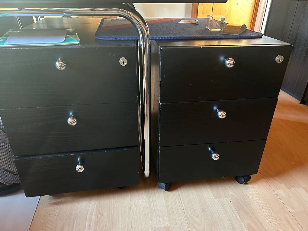 Scrivanie: Bureau corps de bureau chaises – Usato da Leysin venduto da sil_q8tn 1