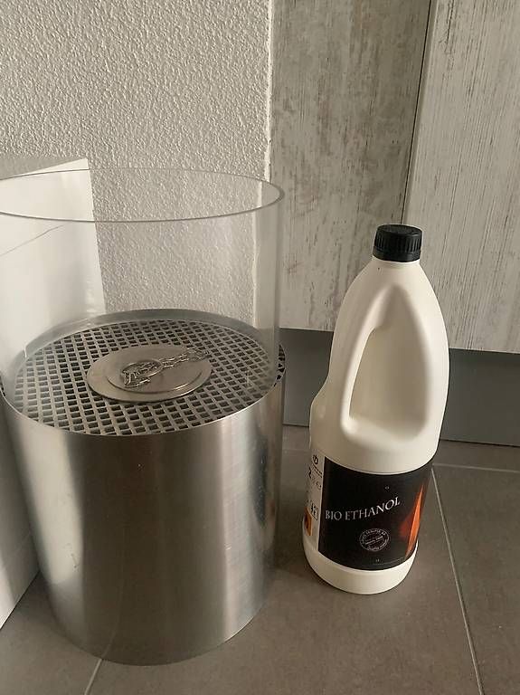Camini: Cheminée de table à l'éthanol en acier inoxydable – Usato da Fribourg venduto da ImTheNarrator