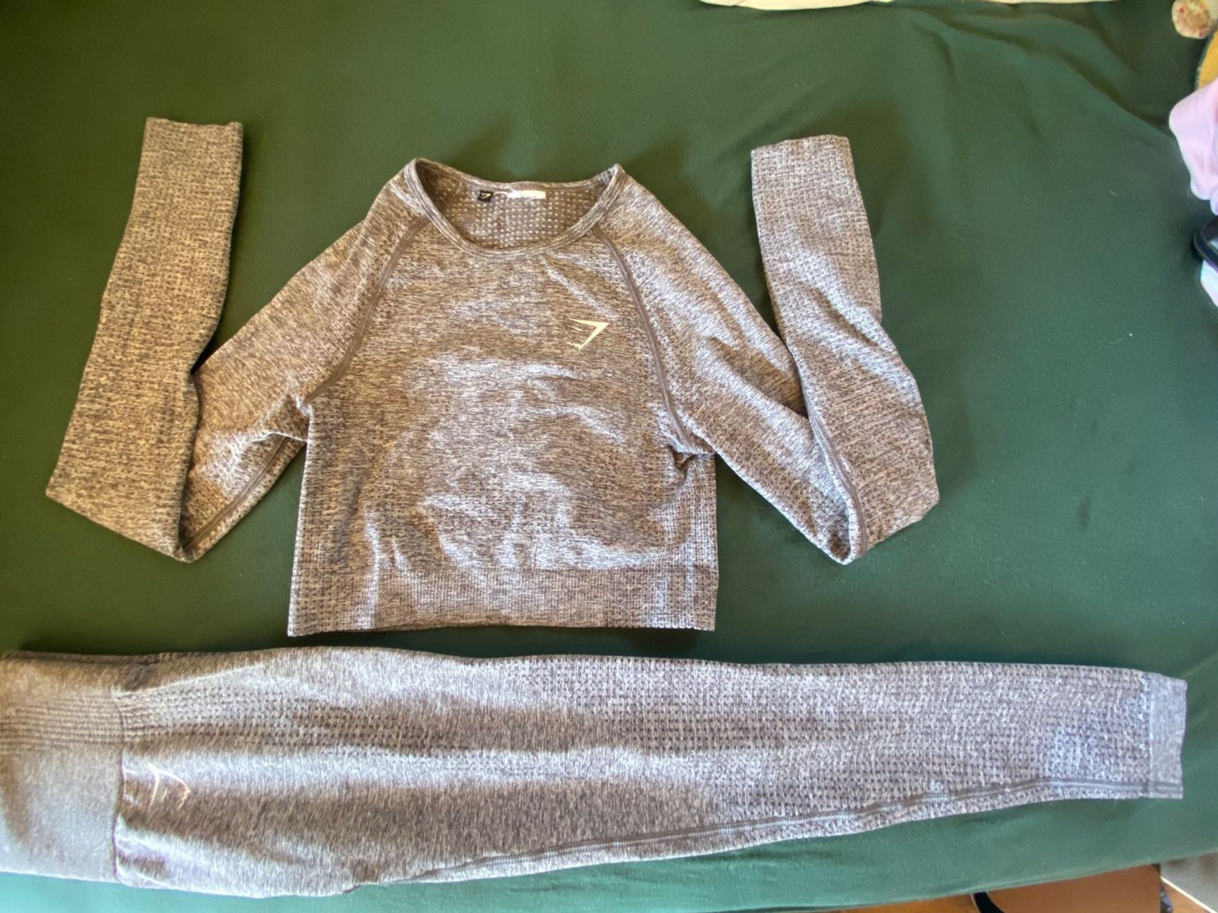 Gymshark Leggings: Gymshark Set – Nuovo (secondo la descrizione) da Steffisburg venduto da mei_t2yt