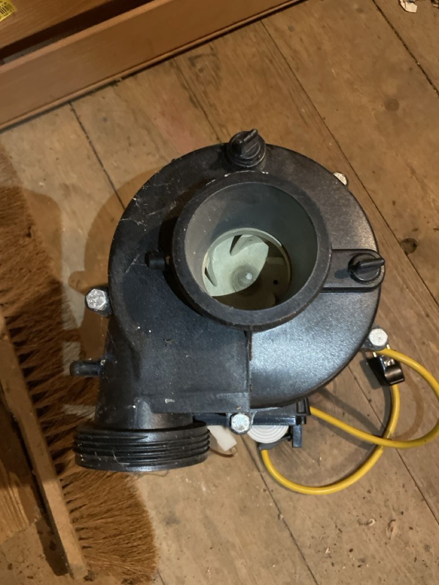 Whirlpool Accessori per Piscine: Gebrauchte Whirlpoolpumpe zu verkaufen – Usato da Lützelflüh-Goldb venduto da VWGTIG60 2