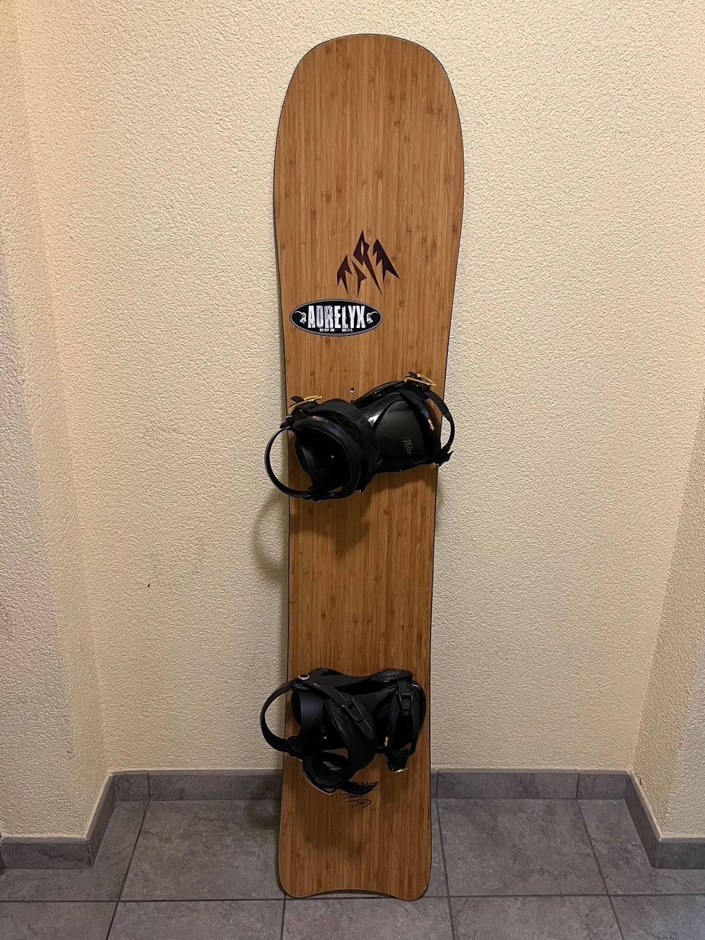 Jones Board: Snowboard avec fixations – Usato da Conthey venduto da Mcaloz