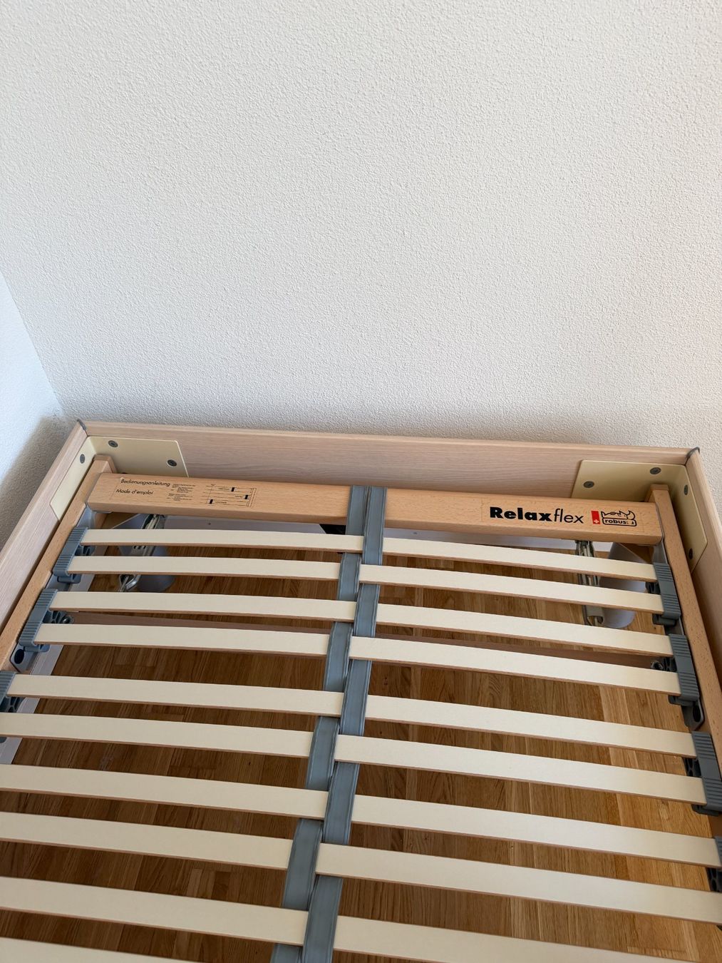 Betten: Bett mit Lattenrost (Robusta - swiss made) – Gebraucht aus Kriens von Cinghiale26 4