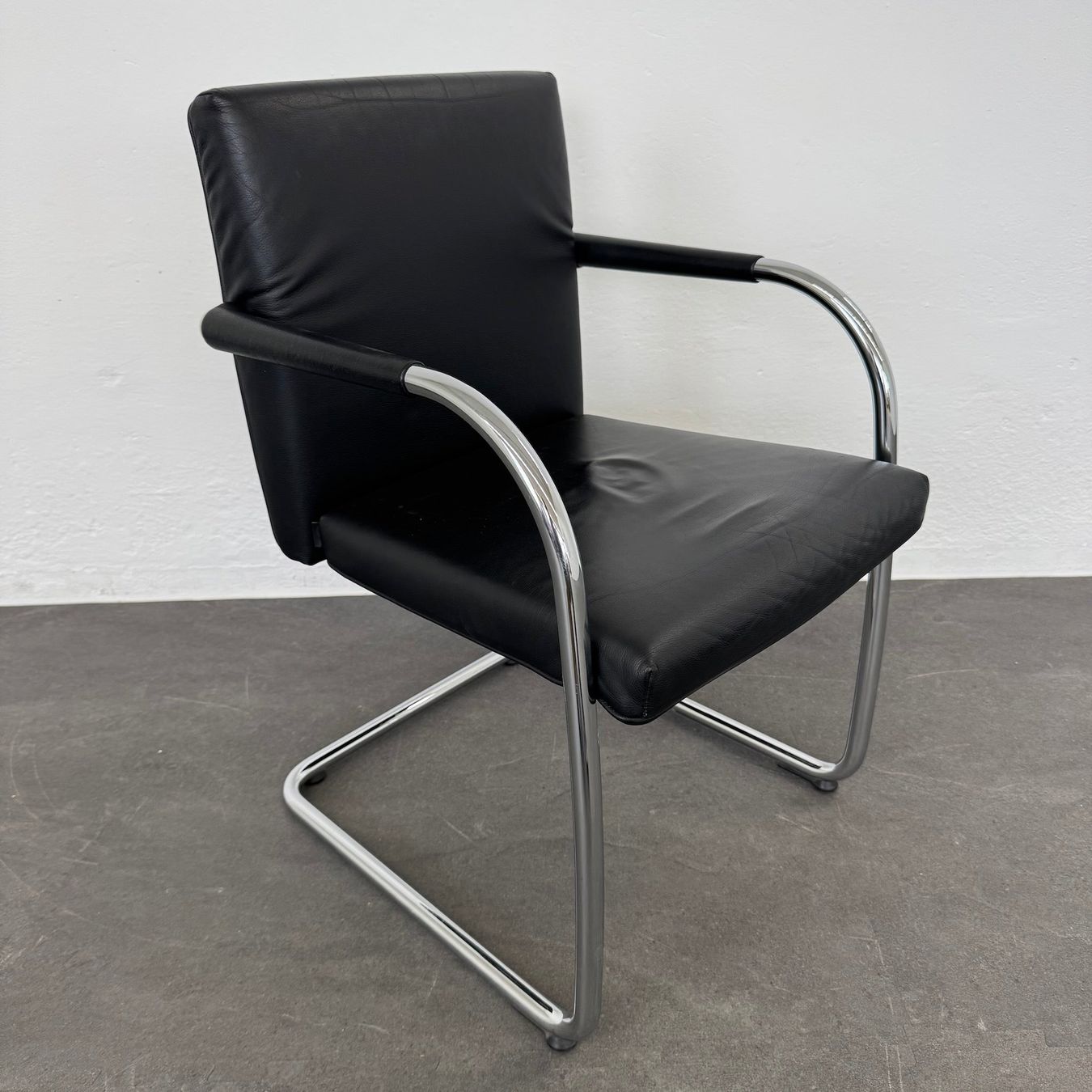 Vitra Sedie: Vitra Visasoft Freischwinger Gebrauchsspuren – Usato da Schönenwerd venduto da mcofficeshop 1