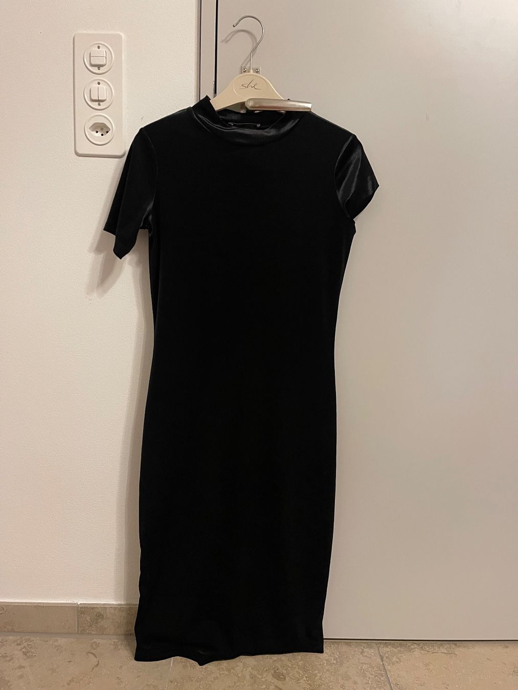 Zara Vestiti: Figurbetontes Kleid mit Samtoptik von Zara – Usato da Zürich venduto da lms_kt79