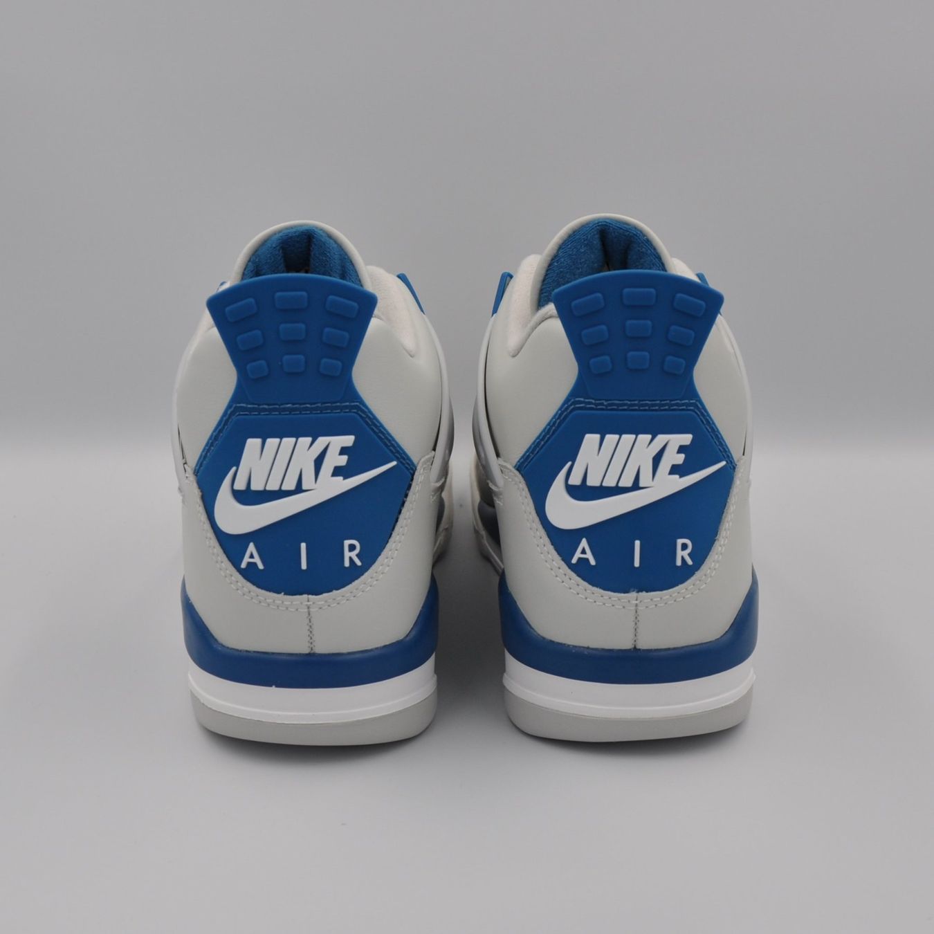 Jordan Scarpe da uomo: Jordan 4 Military Blue 44.5 – Nuovo e nell'imballaggio originale da Bern venduto da SneakerheavenLT 5