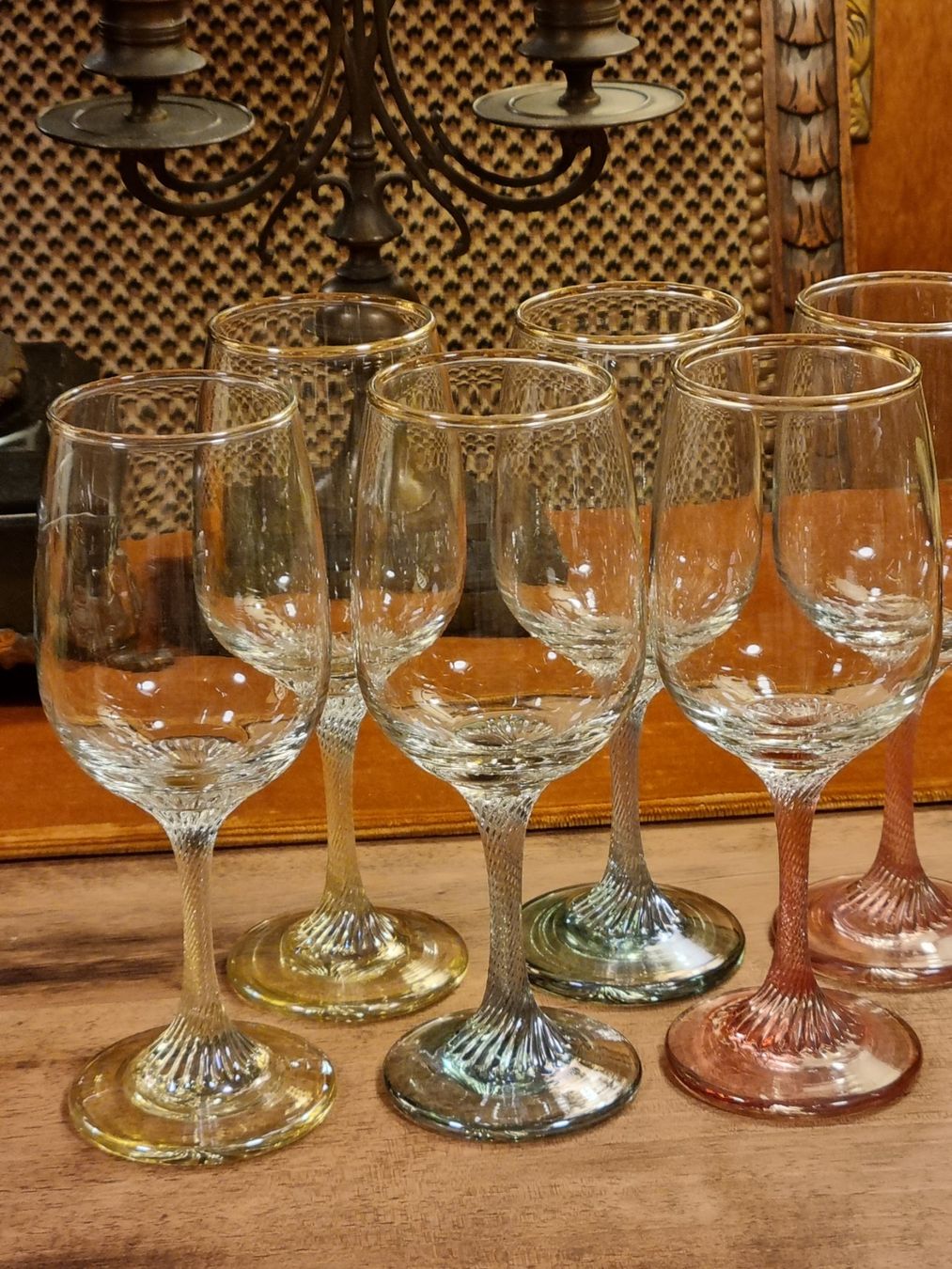 Verres: 6 Gläser, farbige Stiele, 18 cm – D'occasion à Scharnachtal par devin03 6