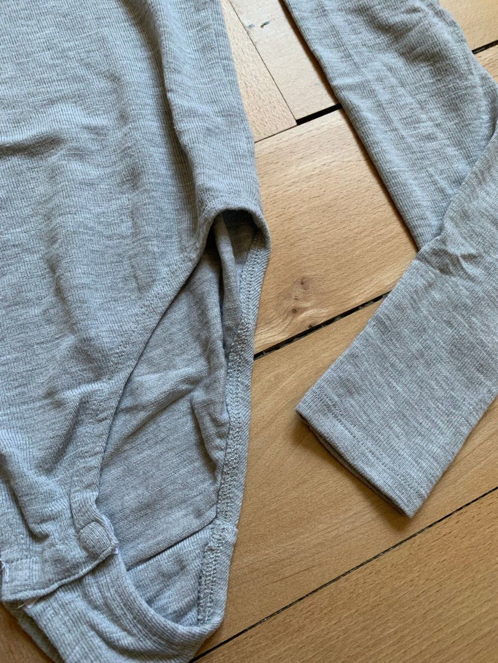 Altra biancheria intima: DECJUBA - Langarm Body hellgrau XS – Usato da Zürich venduto da Diazaio 1