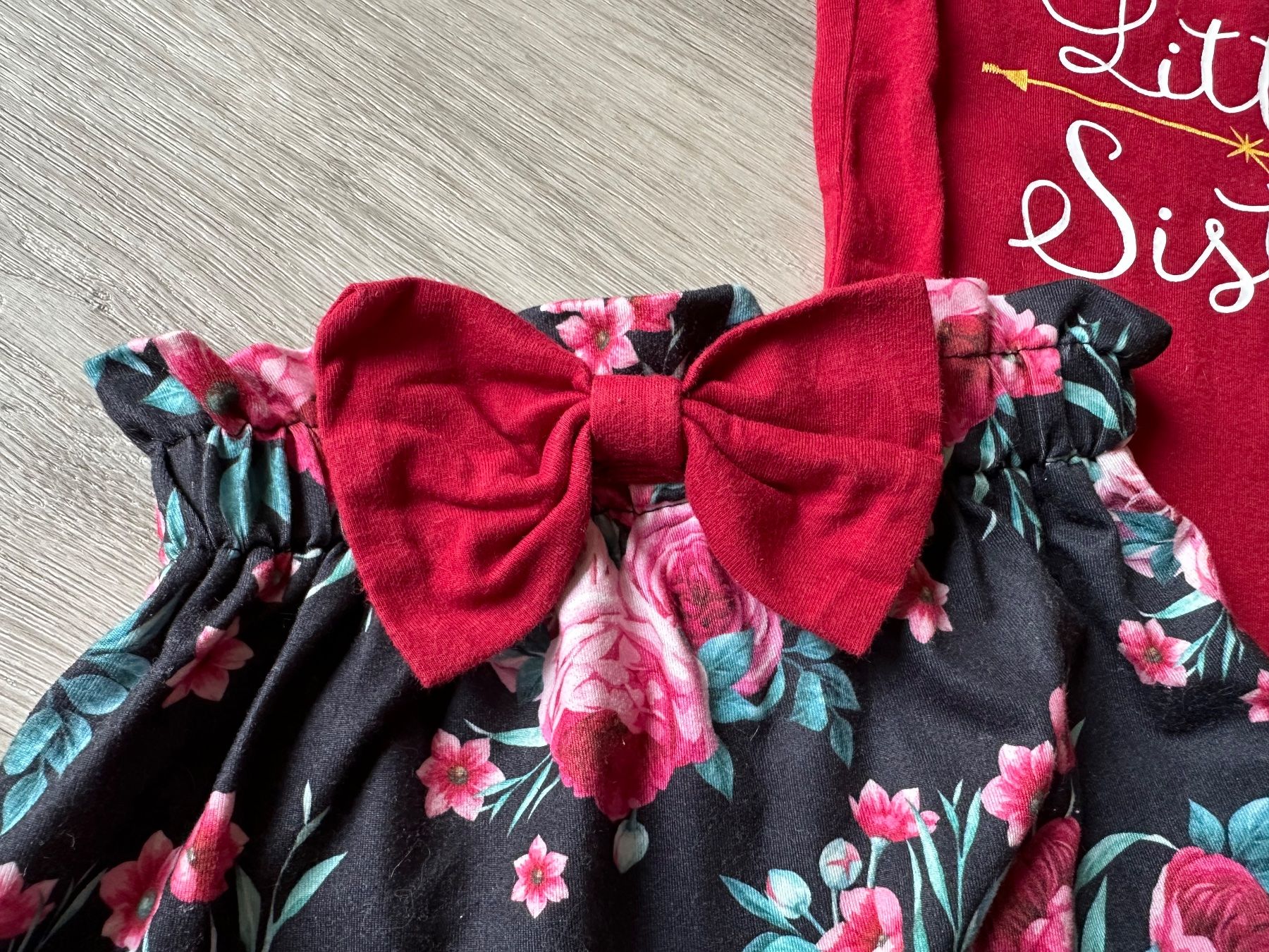 Lotti & Set di vestiti: Süsses Mädchen Zwillinge Set, 12-18M – Usato da Seuzach venduto da Leli.91 3