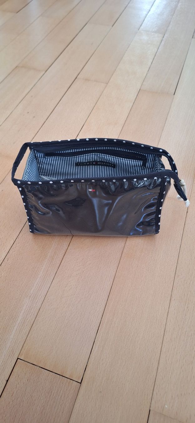 Trousses de maquillage: Tommy Hilfiger Necessaire – D'occasion à Luzern par annina.staehli