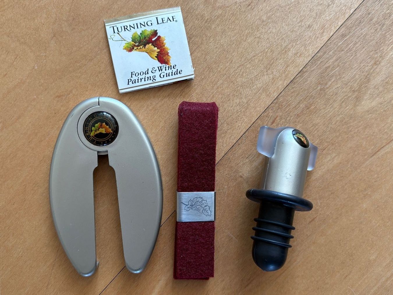 Apribottiglie & Tappi per chiusura: Wine lovers gift set (kitchen utensils) – Nuovo (secondo la descrizione) da Adliswil venduto da fashionholic