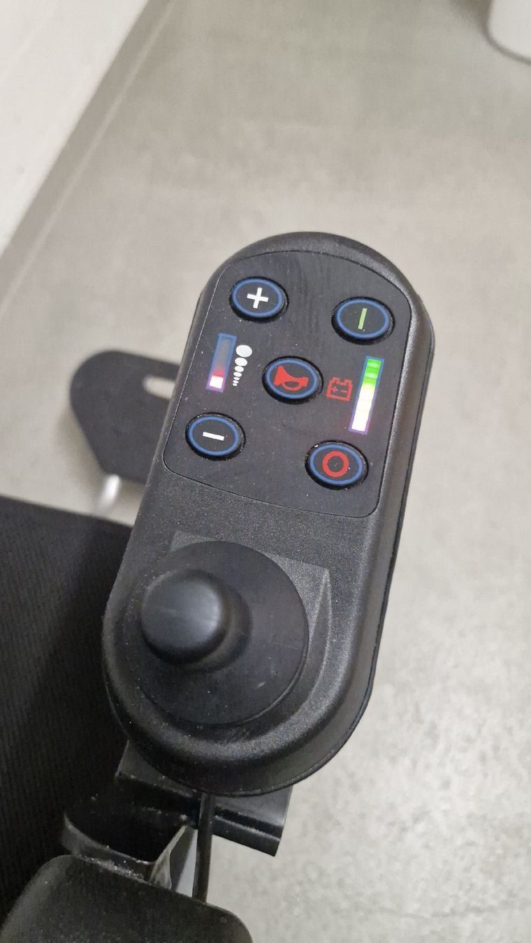 Chaises roulantes: Elektrorollstuhl FER-600 – Défectueux à Dübendorf par 402765513 8